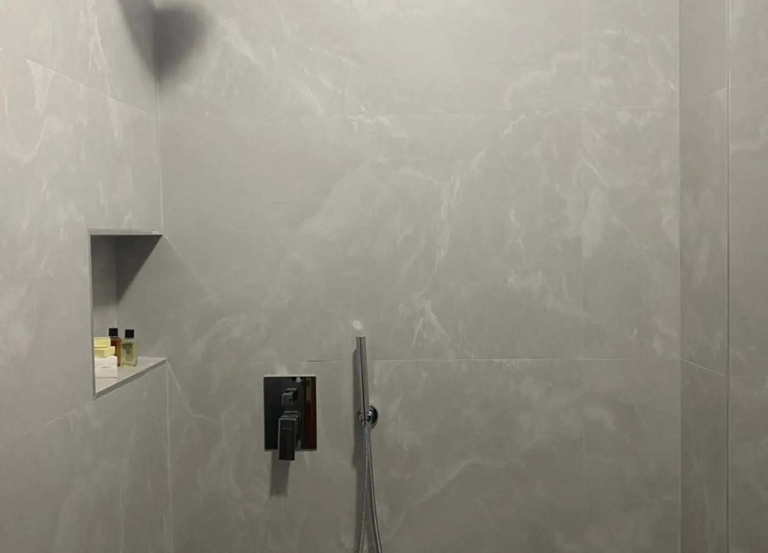 ****  Prince Hotel Mezez Албания
